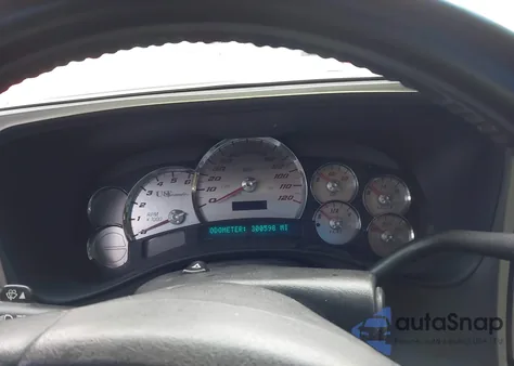 2003 Chevrolet Avalanche 1500 из США, поврежденный, VIN 3GNEC13T13G309461